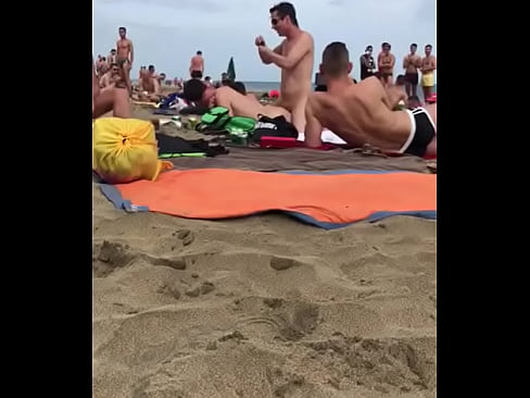 Foda na praia de nudismo gay