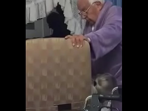 Old man getting head from gilf
