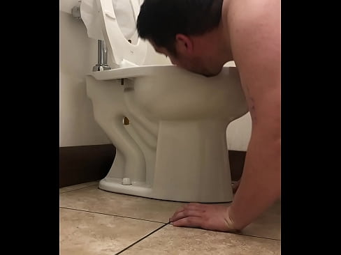 RYAN GERAGHTY CLEANS PUBLIC TOILET HOW GROSS HE IS