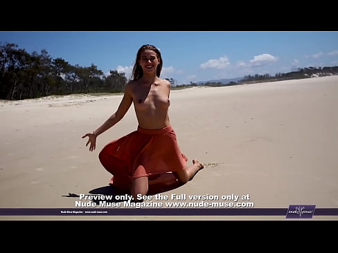 Elly pussy naked in the public beach