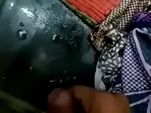 INDIAN DICK CUMMING ON WASHING MACHINE