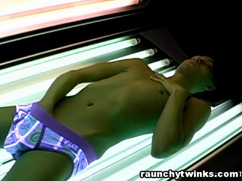 Can't Resist To Jerk Off While Getting Tanned