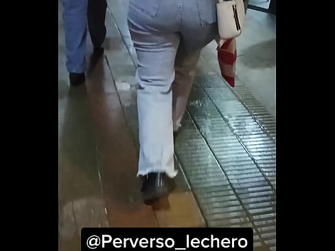 Lechazo rico a culona hermosa con semen en su espalda