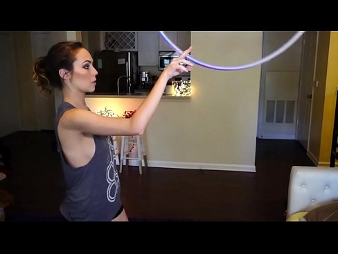 hoop girl - titts shake dance