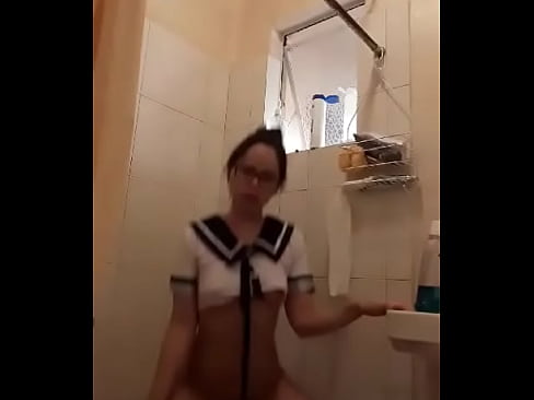 dulce modelando su lencería de colegiala