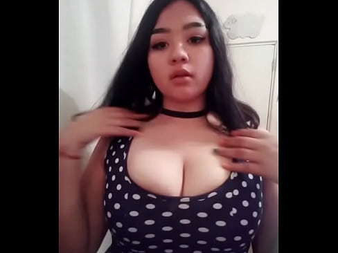 Marcia jugando con sus tetas