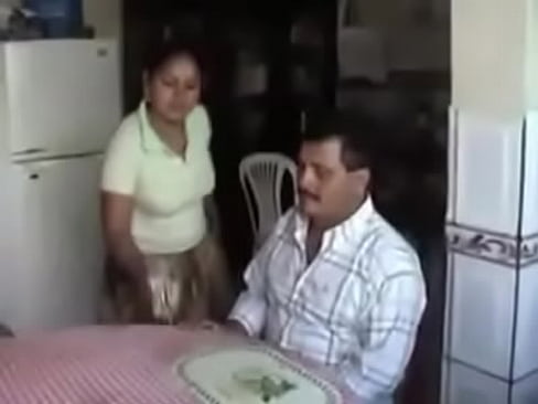 Vieja Puta Dando Agua de Calzon Guate.MP4