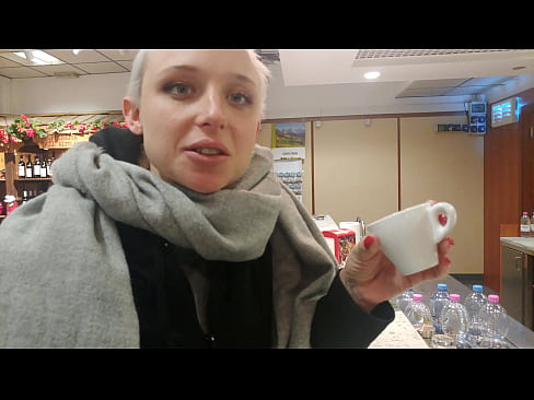 Horny girl start to suck in the Autogrill