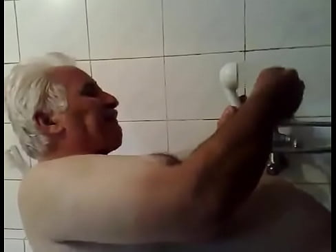 Papi En La Ducha