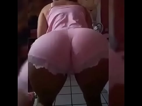 Shake ASS twrk blonde girl