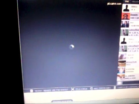 corno mostrando sua mulher na webcam