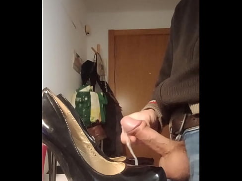 Cum inside this pair of shoes