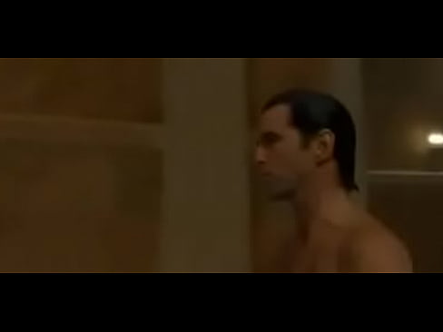 La scÃ¨ne sauvage du sauna de James Bond
