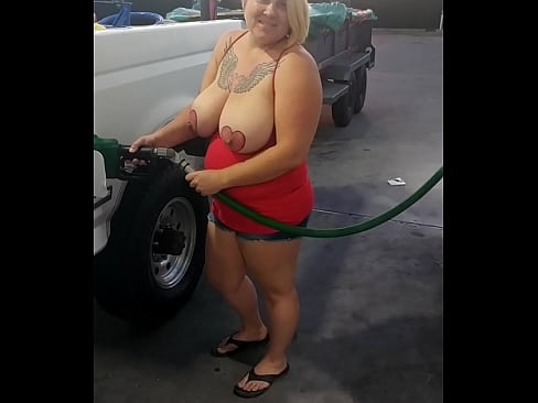 Bbw flashing at fuel pump on Vimeo.MP4