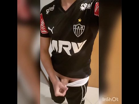 Mastubando depois de jogar bola