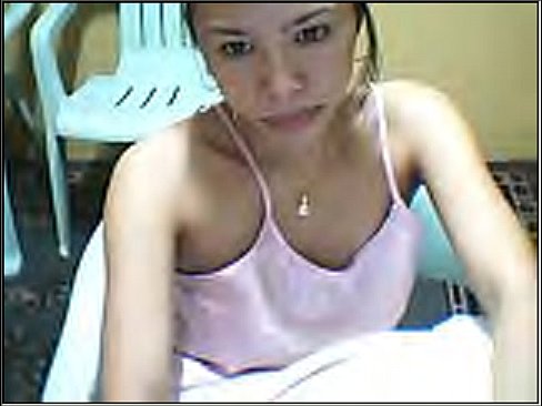 Cute filipina plays her pussy....