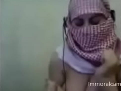 Arab Giirl Showing Tits On Webcam