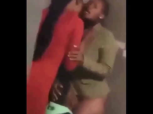 Portmore calls center girls sucking pussy in the bathroom