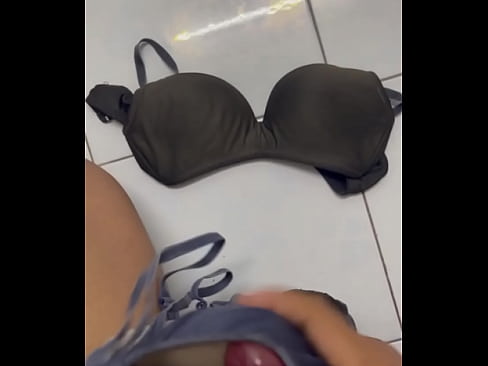 Getting in sister workmate room when she go outside, finding her used bra and panty then have cum on it's