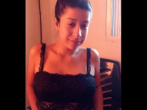 mi prima cachonda hace un video mientras se toca y me muestra su ropa interior