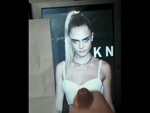 ME CUMMING ON CARA DELEVINGNE FACE (VERY HOT)