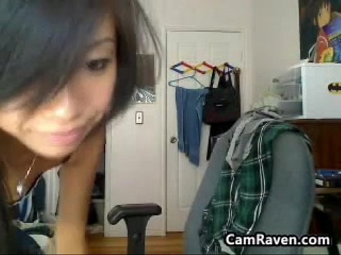 Horny Asian Cutie Squirts