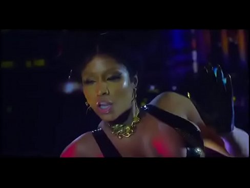 NICKI MINAJ YMCMB BITCH (YM MILF)