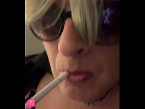 Cd Nikki slut smokes