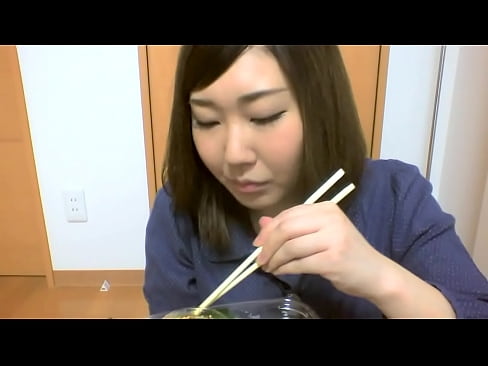 Japanese Left handed Girl Uses Chopstick