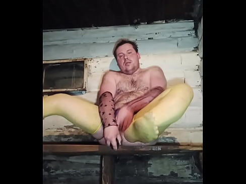 Быстрый анальный секс русского гея с огромной татуированной задницей