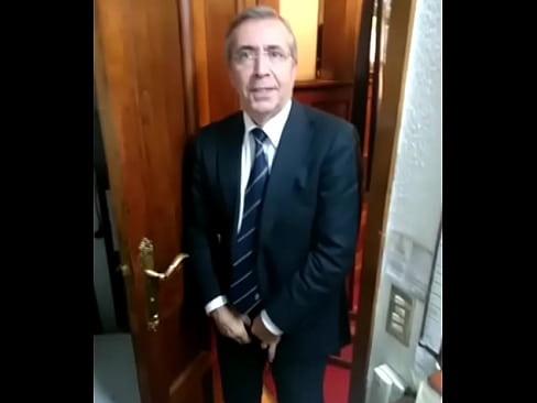 Arturo Perez Franco el Putero Mayor de Baraka se saca la Polla mientras Trabaja