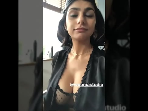 Miakhalifa Make up in hot big boobs
