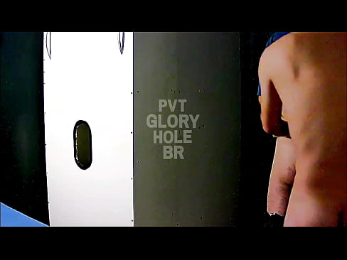 Rabudo delicioso me dando o cuzinho no GloryHole!!! (COMPLETO NO RED)