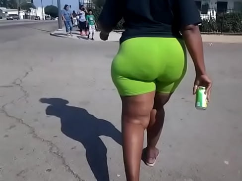 bigbubblingbooty in green spandex