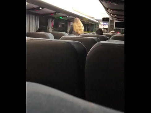 Safado na punheta dentro do ônibus