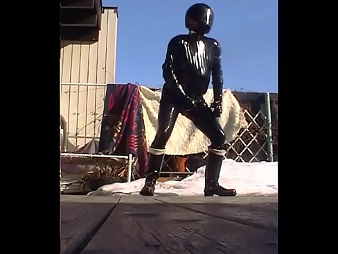 Roxina2003RubberPervOut190303XXL.WMV