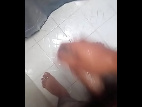 Bañándose hombre