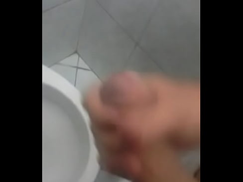 masturbação em banheiro público