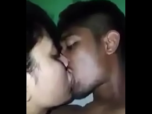 teen kissing boyfriend girlfriend