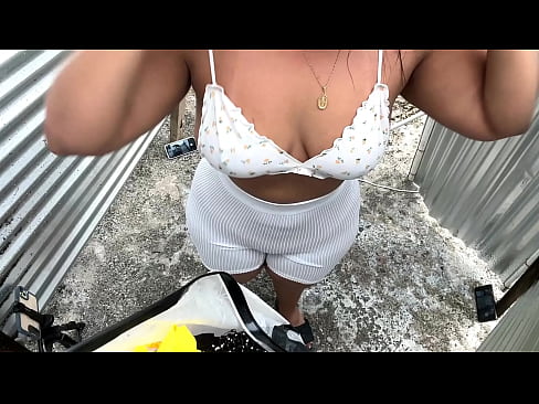 Grabada mujer culona bbw en vestidor al aire libre