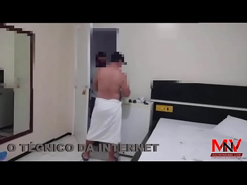 o macho instalador de internet sai do trabalho e vem ate o local onde estou hospedado pra fuder cu