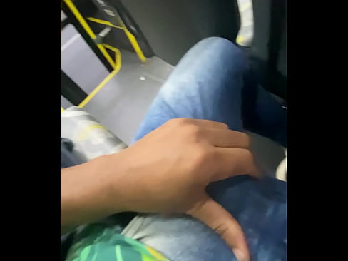 Excitado no ônibus