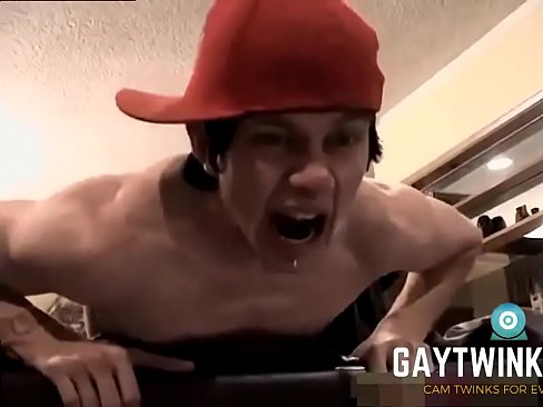 Gay Buddies Go all out in Fortnite - GayTwinks.org
