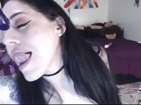 Sexy Latina mouth MILF