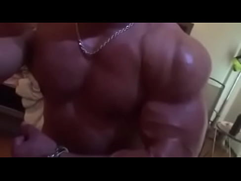 Musculoso enseñando