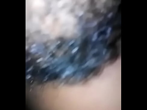StarMe Share - Novinha morena mostrando a bucetinha cabeluda