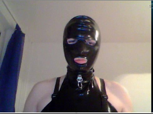 Sandracd23 in Latexmaske