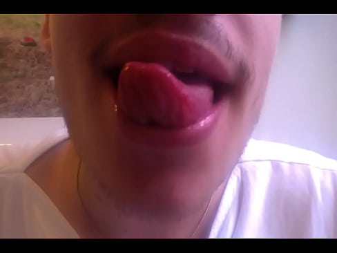 19 yo boy like to give oral