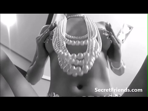 Amazing erotic live show with sexy pearls