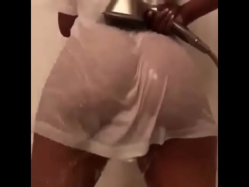 Sexy ass bouncing under wet tshirt